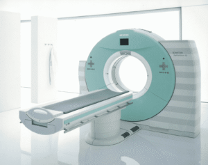 Sala con equipo de tomografía computarizada CT multi-detector, San Juan MRI & CT Center, Santurce Puerto Rico